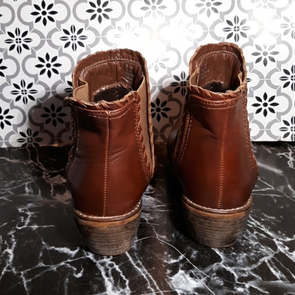 Olivia Miller short ankle booties 8 brown - Picture 4 of 6